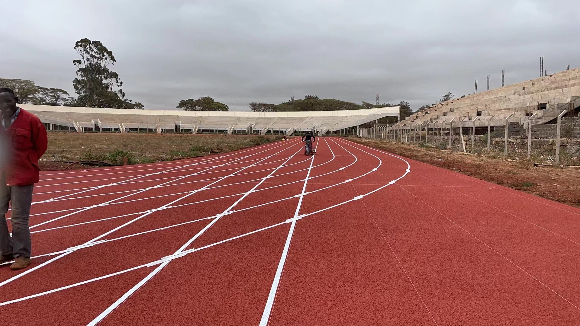 EPDM Rubber Track Field Sandwich System Sport Flooring Flatness
