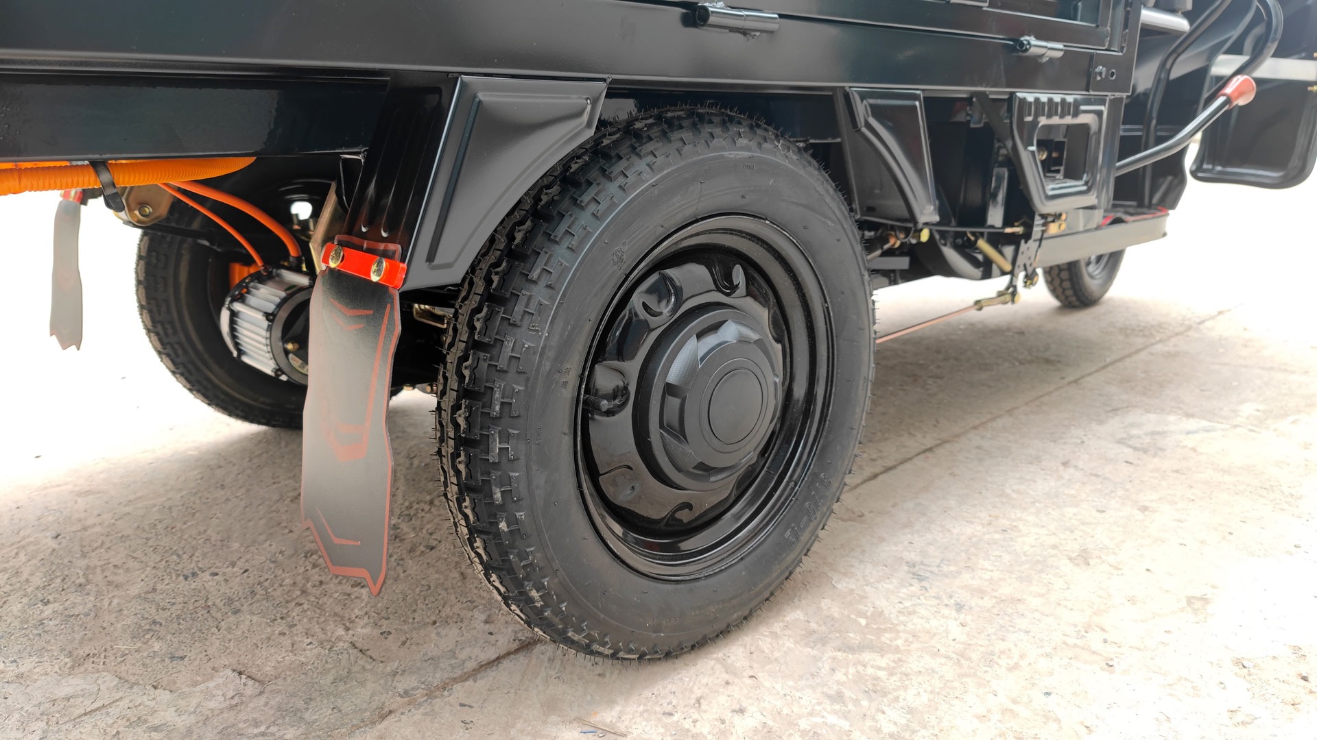 7-9h Charge Time Electric Tricycle For Dry Engineering And Passenger Transport