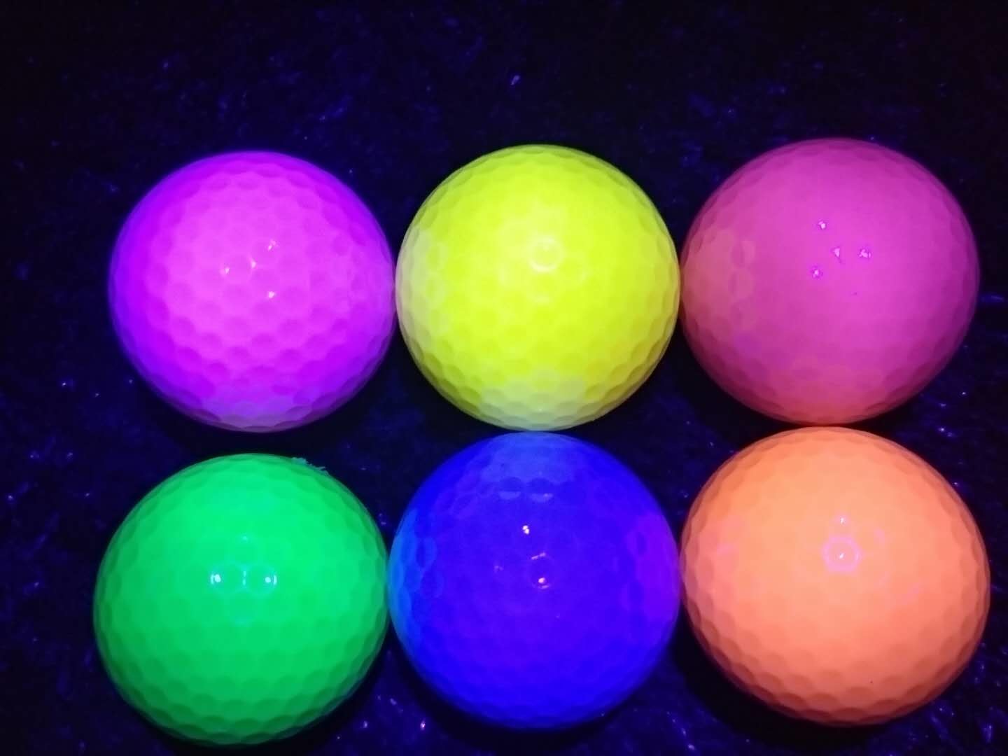 fluorescent golf ball , golf balls , fluorescent golf balls in black light (glow in uv )
