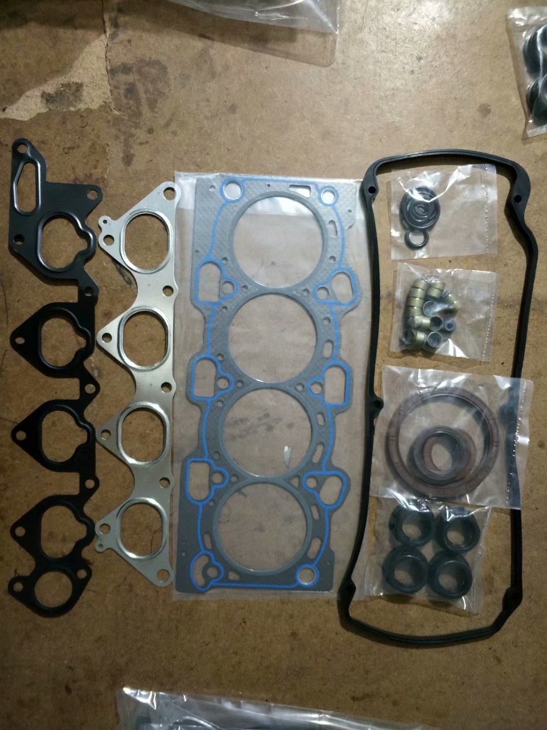 Top quality metal Engine Full Gasket Set for MITSUBISHI 4G18 Diesel engine parts